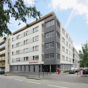 Sejours & Affaires Camilla 2*